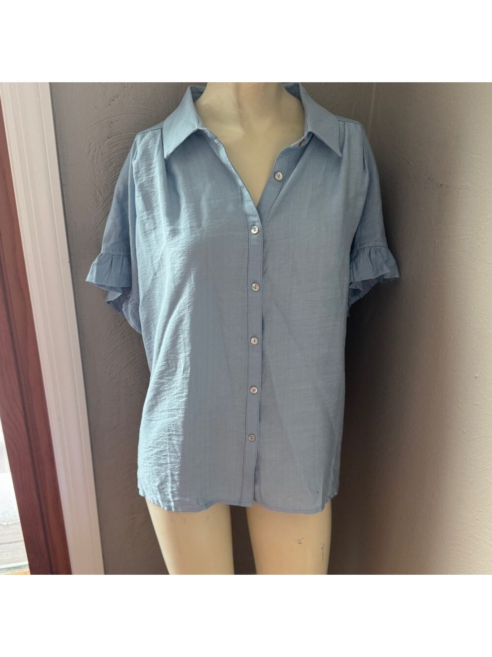 Fun 2 fun Georgina ruffle sleeve button down shirt light blue size large nwt